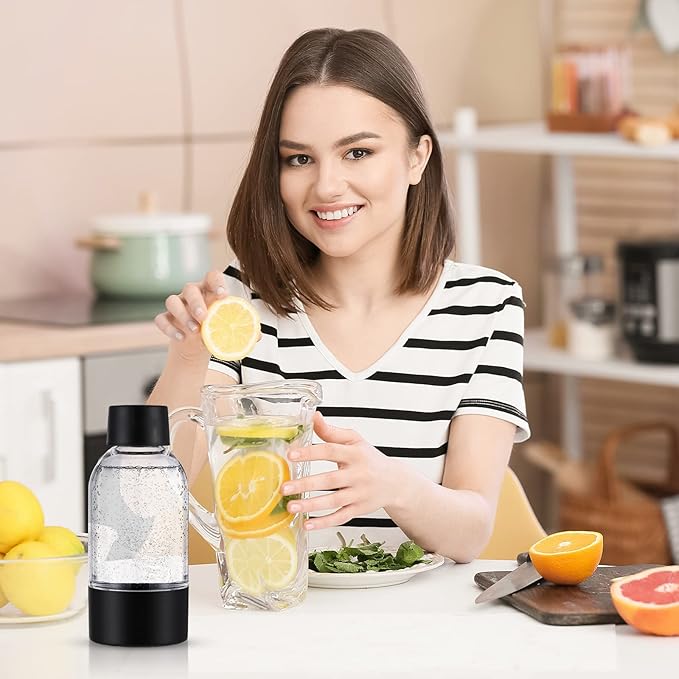 meekoo 4 Pcs Soda Carbonating Bottles Clear Plastic Soda Maker Bottle Compatible with Isoda Drinkmate Maker for Kitchen Home Party Carbonated Drinks Beverages(0.5 Liter)