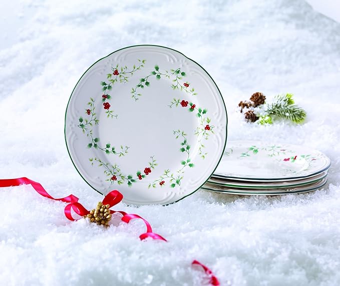 Pfaltzgraff Winterberry Salad Plates (8-Inch, Set Of 4), Green