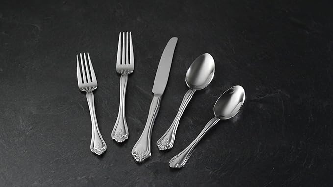 Oneida Silverware Set, Boutonniere 45 Piece Everyday Flatware Set, Service For 8, 18/0 Stainless Steel Silverware Sets, Mirror Finish, Dishwasher Safe, Home And Kitchen Utensils (Silver, 45 Piece)