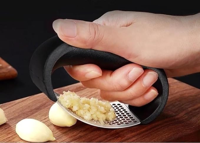 Garlic Press,Stainless Steel Garlic Mincer Crusher,Ergonomic Handle,Easy to Use,Easy to Clean,Effort-Saving Kitchen Gadgets-Black