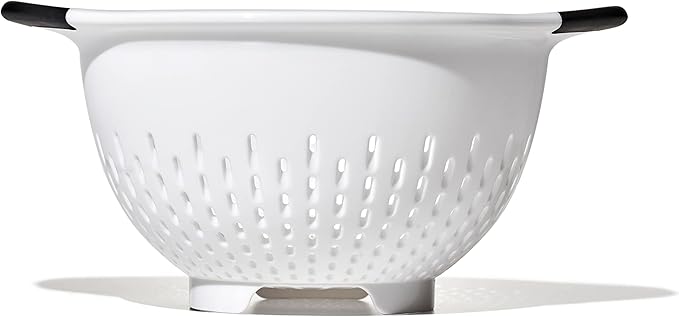 OXO Good Grips 3 QT Plastic Colander