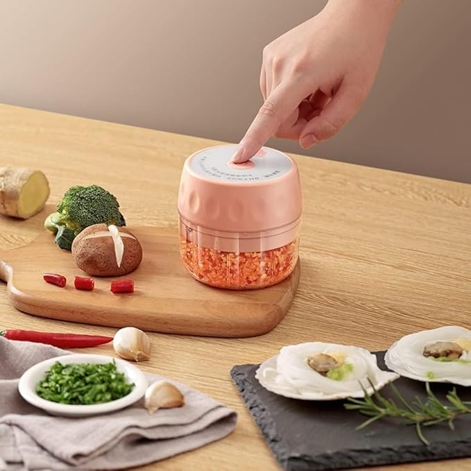 Mini Portable Electric Chopper for Garlic Onion, 100ML Electric Garlic Chopper Food Chopper, USB Rechargeable Vegetable Chopper Garlic Mincer Small Food Processor for Veggie Meat (Gray : Pink)