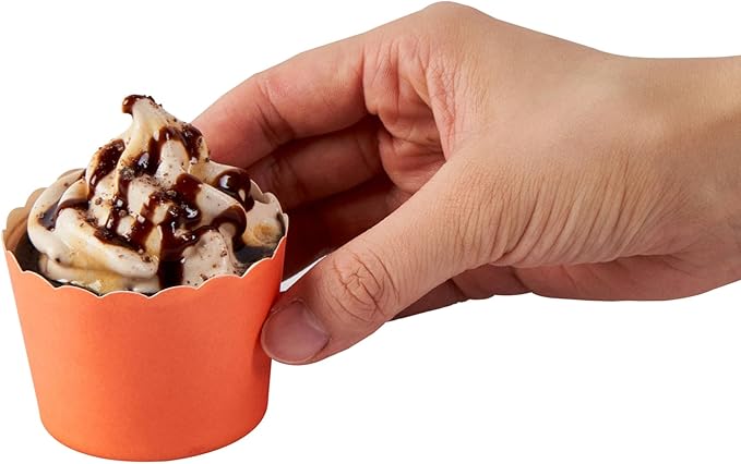 Restaurantware Baking Cups 200 Pack of 3.38 oz Paper Cupcake Liners Greaseproof Scalloped Oven-Safe Elegant Dessert Muffin Cups Disposable for Parties