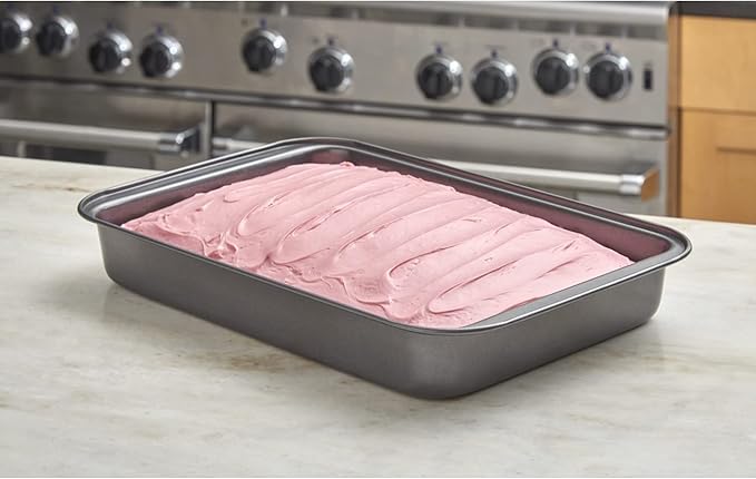 Nifty Solutions Cake Pan & Muffin Pan with Lid, 2 Piece Baking Pans Set - 9 x 13 Cake Pan & 12-Cup Muffin Pan, Non-Stick Pans, Kitchen Bakeware, Dishwasher Safe