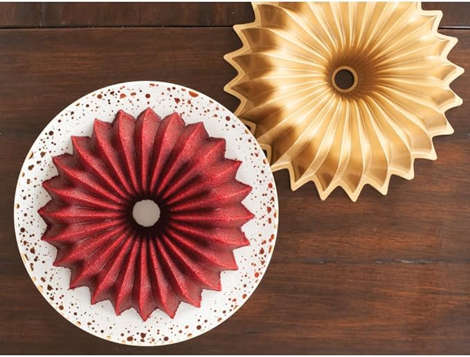 Nordic Ware Brilliance Bundt, 10 Cup, Gold