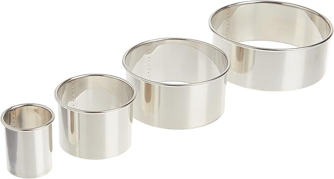 Ateco 4 Piece Stainless Steel Plain Edge Round Cutters Set in Graduated Sizes