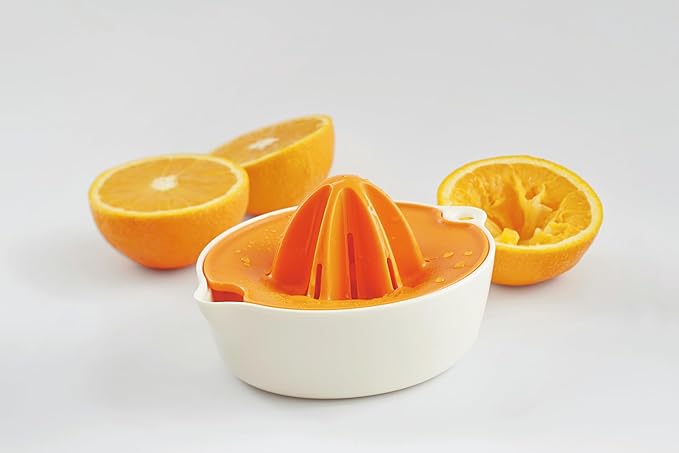 Fiskars Fruit Juicer, With Container, Diameter: 11.9 cm, Synthetic Material, Functional Form, White/Orange, 1016125