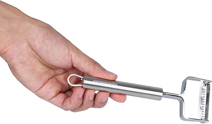 Restaurantware Stainless Steel Julienne Vegetable Peeler - German Standard Kitchen Peeler Dishwasher Safe, Sharp Blades, Ergonomic Handle - Potato Peeler for Potato, Apple, Cucumber