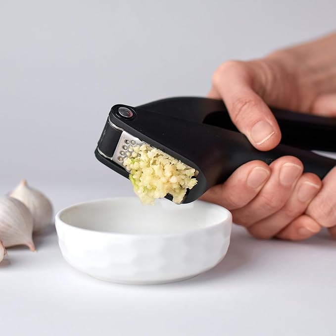 uxcell Garlic Press, 7.5 Inch Stainless Steel Garlic Slicer Crusher Tool Kitchen Utensil for Home Cooks and Professional Chefs, Red