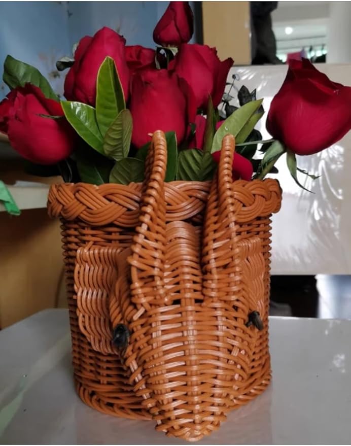 hand-woven round rattan basket storage basket storage box ornaments decorative basket multifunctional picnic food bread basket fruit gift basket key basket. (pig)