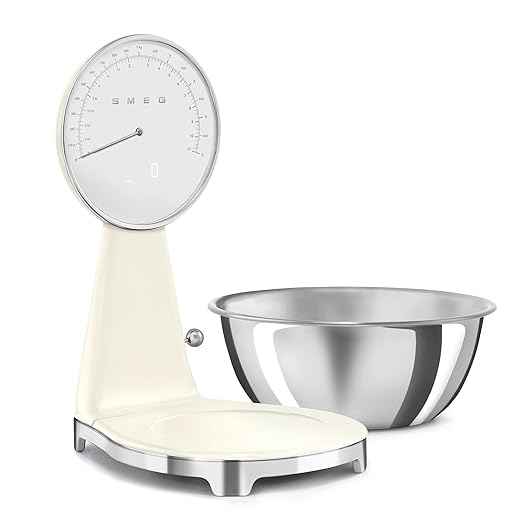 SMEG Retro-Style Analog & Digital Kitchen Scale, 11 lb Capacity, Rechargeable Battery, Backlit LCD Display, Stainless Steel Bowl (Cream)