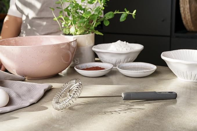 Zyliss Gravy Whisk - Sustainable Wheatstraw/Wire - Whisk for Cooking Sauce - Manual Egg Beater & Hand Whisk - Heat Resistant Wire Head, Beluga Grey, 12" x 3.5"