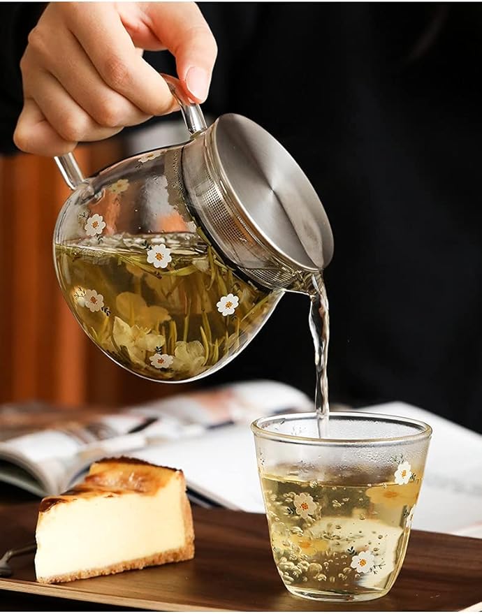 Iced Tea Pitchers High Borosilicate Glass Pitcher with Filter Cover Cute Cold Water Jug Small Teapot for Juice, Milk, Hot and Cold Drinks (A)