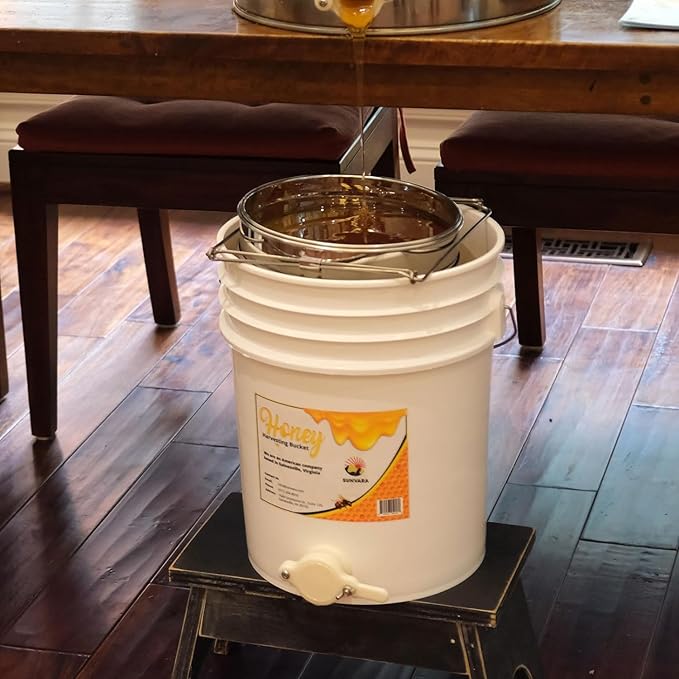 Bundle SunVara 5 Gallon White Honey Extractor Equipment Bucket Food-Grade PP 20L Capacity/SunVara Bee Storage Beehive Frame Honeycomb Resealable Bag Reusable Beekeeping Equipment 10 Bags
