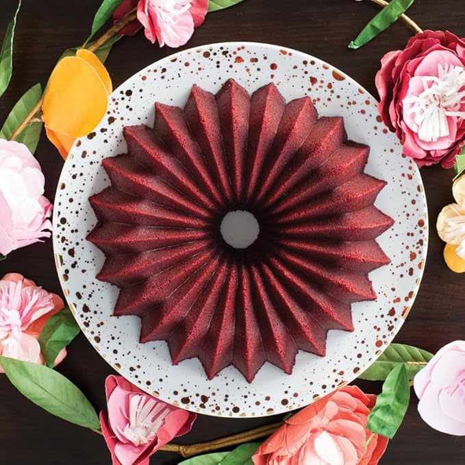 Nordic Ware Brilliance Bundt, 10 Cup, Gold