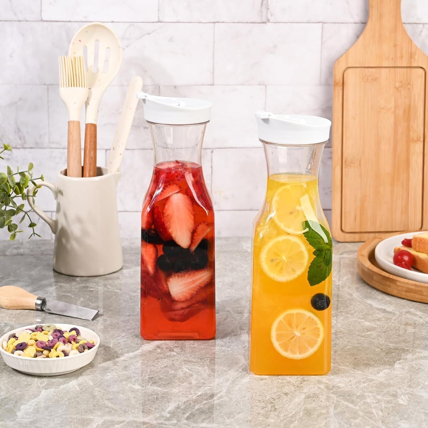 Set of 4 Plastic Carafe with Lid, 1 Liter Mimosa Bar Supplies, Large Square Base Juice Containers, Water Bottle, Milk Container, Clear Beverage Containers for Fridge