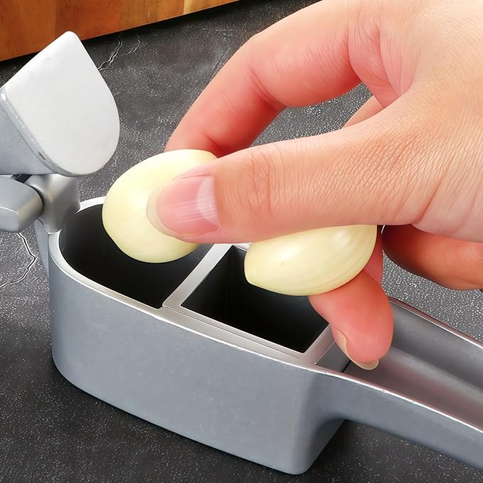 Professional 2 in 1 Garlic Press & Slicer,Multifunctional Garlic Mincer Tool with Ergonomic Handle,Effortlessly Crush,Slice and Mince Garlic,Rust-Proof,Easy to Squeeze and Clean,Dishwasher Safe