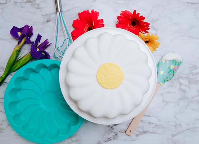 Handstand Kitchen Spring Fling Daisy 3-piece Real Cake Baking Set with Recipes