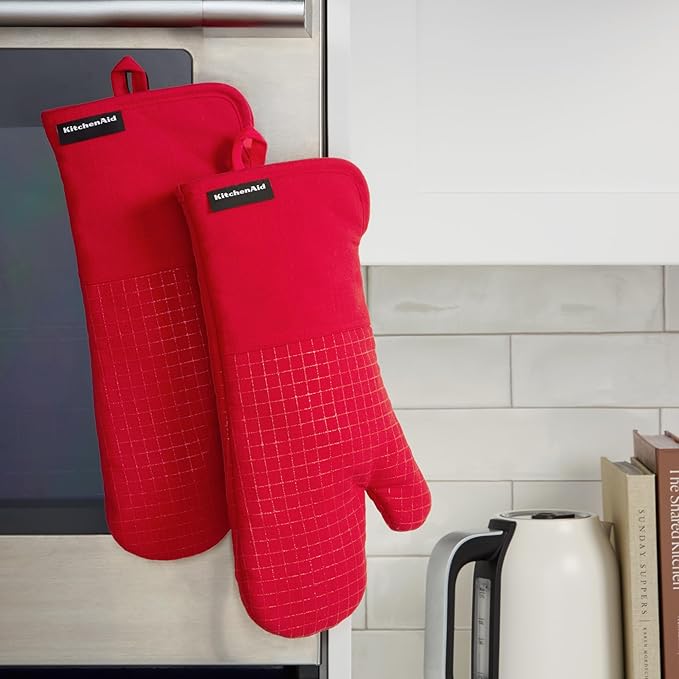 KITCHENAID Gourmet Series Gridlines Oven Mitts 2-Pack Set, Heat Resistant up to 600°F, Soft Silicone Grip, Magnetic Cuff, Passion Red, 7"x14"