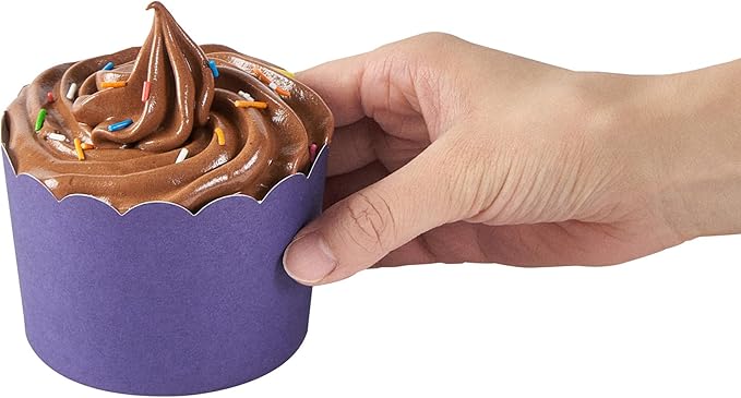 Restaurantware Baking Cups 200 Pack of 10 oz Paper Cupcake Liners Greaseproof Scalloped Oven-Safe Elegant Dessert Muffin Cups Disposable for Parties