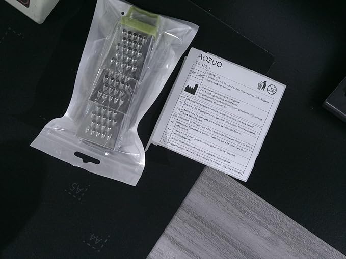 3Pcs Mini Grater, Small Cheese Grater Stainless Steel Box Grater with Handle Efficient Kitchen Gadget for Grating Garlic Nutmeg Chocolate Parmesan Dishwasher Safe,1.02x1.45in