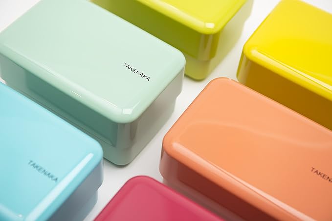 TAKENAKA Bento Nibble Box, Eco-Friendly Lunch Box Made in Japan, BPA and Reed Free, 100% Recycle Plastic Bottle Use, Microwave and Dishwasher Safe, Bento Box (Peppermint *Band: Cream)