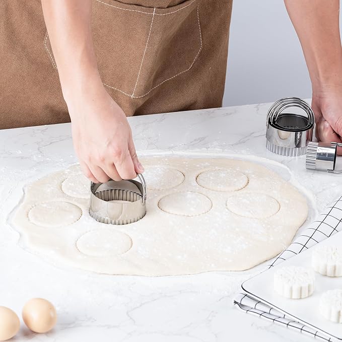 Husfunov Biscuit Cutter Set Wave Cookie Cutters with Handle 5 Pieces Stainless Steel Square Professional Baking Dough Tools for Cake