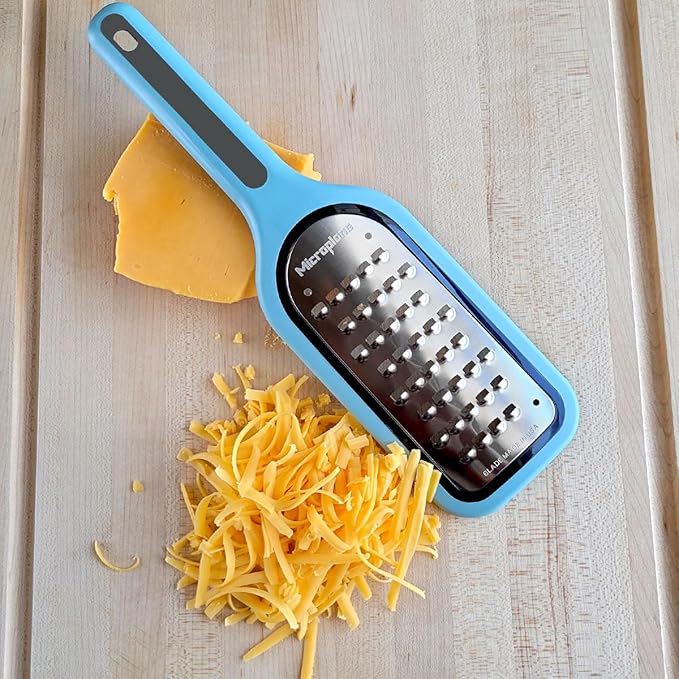 Microplane Select Series Cheese Grater with Handle (Extra Coarse, Purist Blue)
