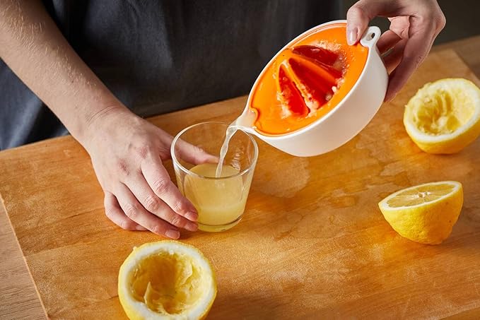 Fiskars Fruit Juicer, With Container, Diameter: 11.9 cm, Synthetic Material, Functional Form, White/Orange, 1016125