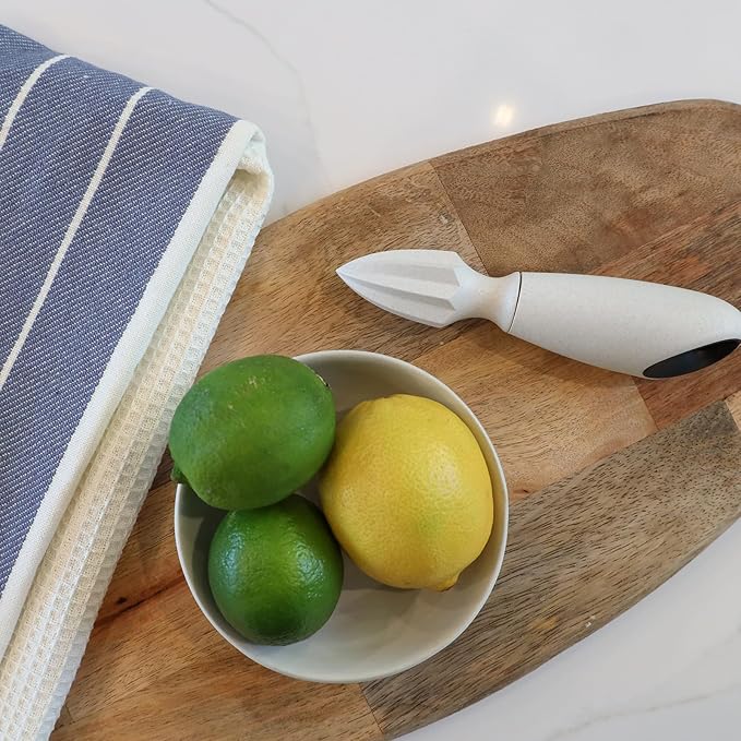 Beille Handheld Lemon Squeezer Citrus Reamer Wheat Straw Kitchen Gadgets, 6.5 in