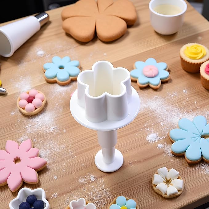 4Pcs White Flower Plunger Cookie Cutter DIY Blossom Flower Cake Fondant Mold Plastic Cake Decorating Tools Baking Accessories Cookie Cutters For Baking Plastic, Dessert and Candy Sculpting Tools