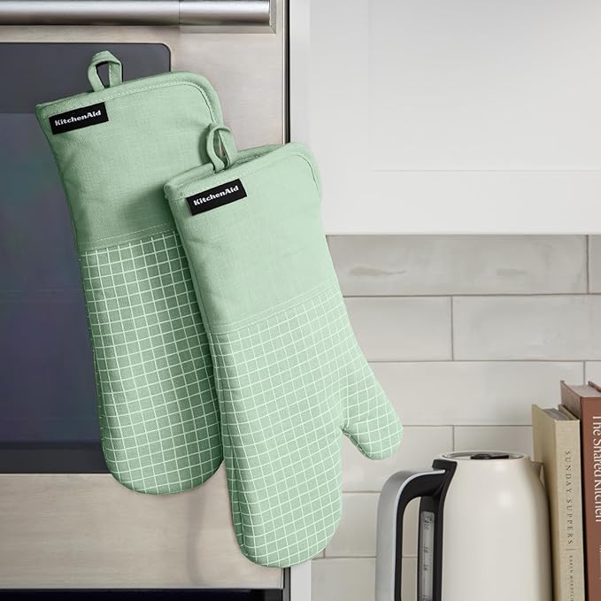KITCHENAID Gourmet Series Gridlines Oven Mitts 2-Pack Set, Heat Resistant up to 600°F, Soft Silicone Grip, Magnetic Cuff, Pistachio Green, 7"x14"