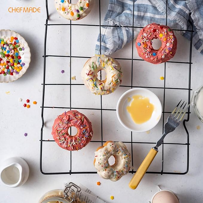 CHEFMADE Donut Mold Cake Pan, 6-Cavity Non-Stick Pattern Doughnut Bakeware for Oven Baking (Champagne Gold)