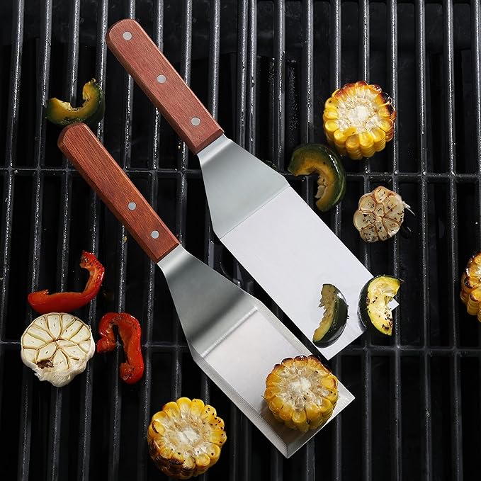 New Star Foodservice 36299 Wood Handle Heavy Duty Hamburger Turner/Spatula with Cutting Edge, 11.5"