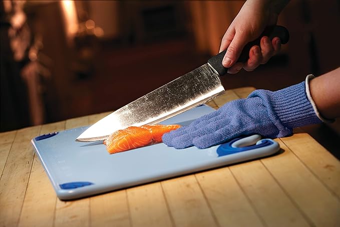 San Jamar Saf-T-Grip Plastic Cutting Board with Safety Hook, 9" x 12" x 0.375", Blue