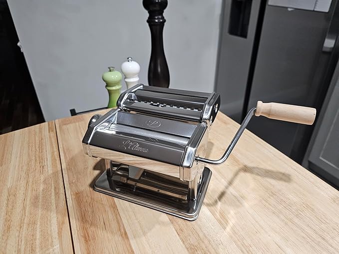 “L’Alunno” Pasta Maker Machine by PastaVirtuoso - Hand Crank Machine for Pasta Dough and Noodles - Easy to Use Manual Kitchen Appliance for Tagliatelli, Spaghetti, Lasagna, Ravioli and More!
