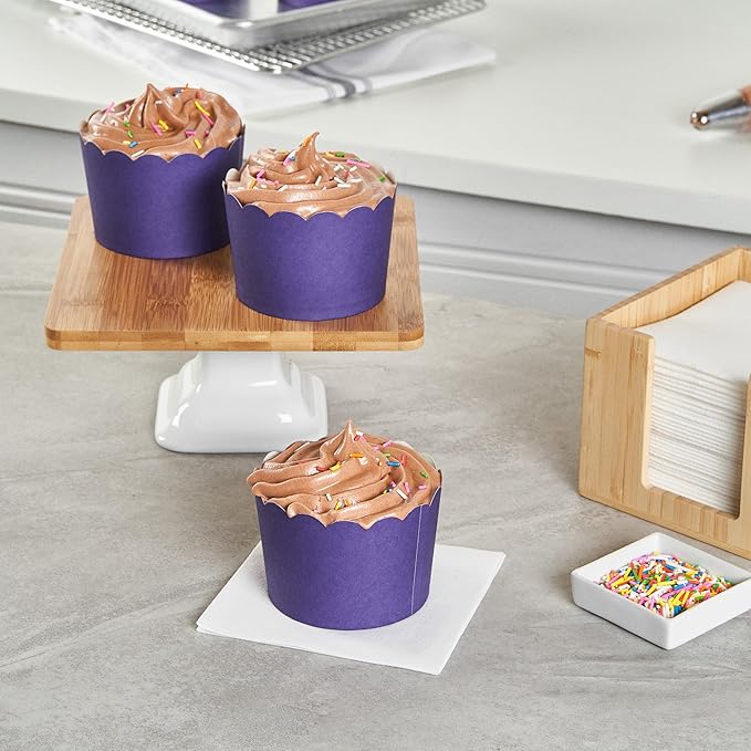 Restaurantware Baking Cups 200 Pack of 10 oz Paper Cupcake Liners Greaseproof Scalloped Oven-Safe Elegant Dessert Muffin Cups Disposable for Parties