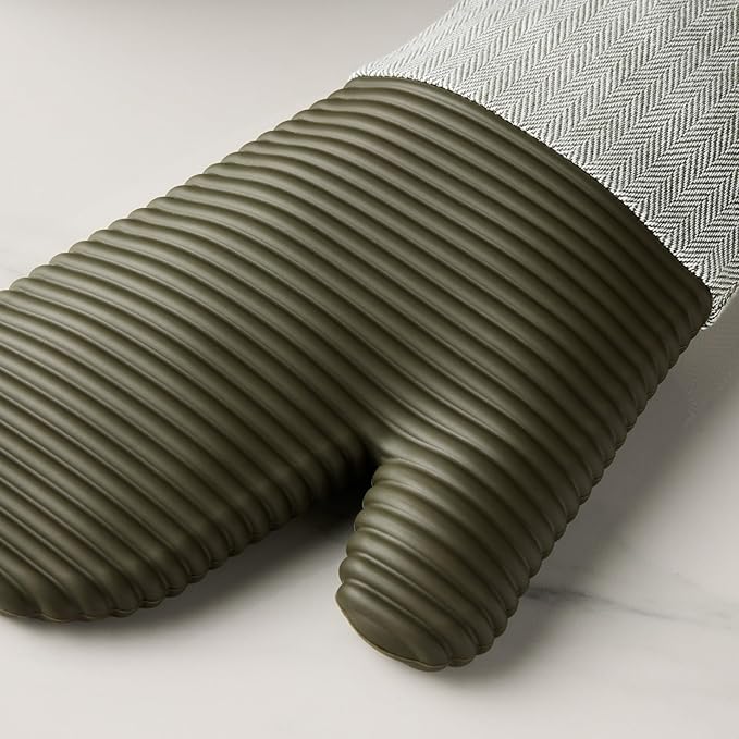 KITCHENAID® Evergreen Design Series Herringbone Ribbed Soft Silicone Oven Mitts 2-Pack Set, Heat Resistant up to 500°F, Flexible & Waterproof, Deep Forest Green, 7"x14"