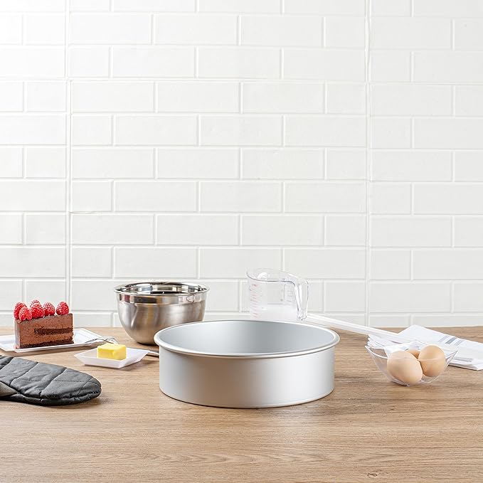 Restaurantware-Met Lux 10 x 3 Inch Straight-Sided Baking Tin, 1 Round Cake Pan - Oven-Ready, Freezable, Anodized Aluminum Round Baking Pan, Greaseproof, For Layer Birthday Cake