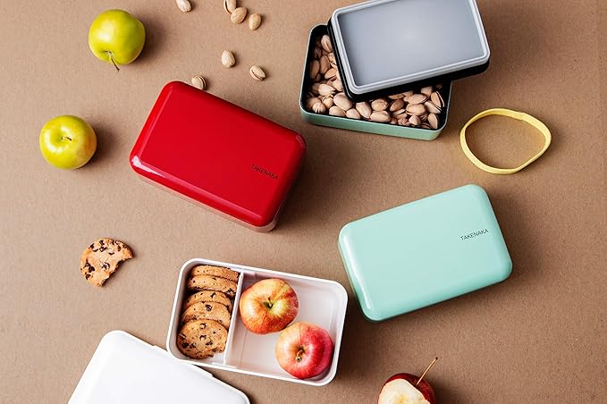 TAKENAKA Bento Nibble Box, Eco-Friendly Lunch Box Made in Japan, BPA and Reed Free, 100% Recycle Plastic Bottle Use, Microwave and Dishwasher Safe, Bento Box (Peppermint *Band: Cream)