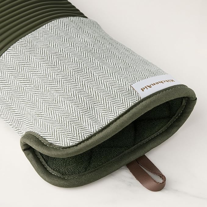 KITCHENAID® Evergreen Design Series Herringbone Ribbed Soft Silicone Oven Mitts 2-Pack Set, Heat Resistant up to 500°F, Flexible & Waterproof, Deep Forest Green, 7"x14"