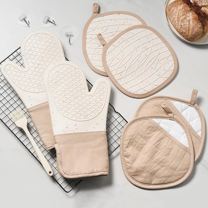 7 PCS Kitchen Oven Mitts and Pot Holders Cooking Mittens Heat Resistant 500°F Silicone Oven Mitts Soft Cotton Lining Non-Slip Oven Mittens for Kitchen Baking BBQ Cooking with Hook Up Oil Brush(Cream)