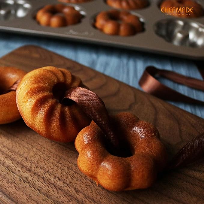 CHEFMADE Donut Mold Cake Pan, 6-Cavity Non-Stick Pattern Doughnut Bakeware for Oven Baking (Champagne Gold)