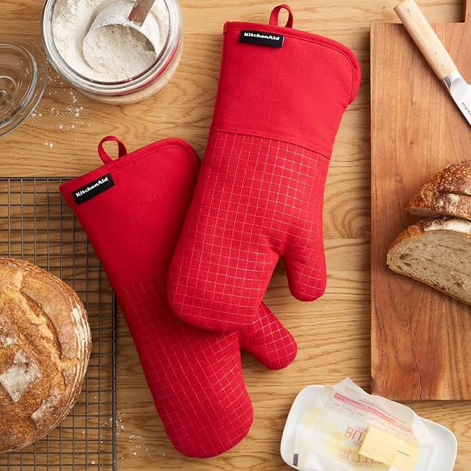 KITCHENAID Gourmet Series Gridlines Oven Mitts 2-Pack Set, Heat Resistant up to 600°F, Soft Silicone Grip, Magnetic Cuff, Passion Red, 7"x14"