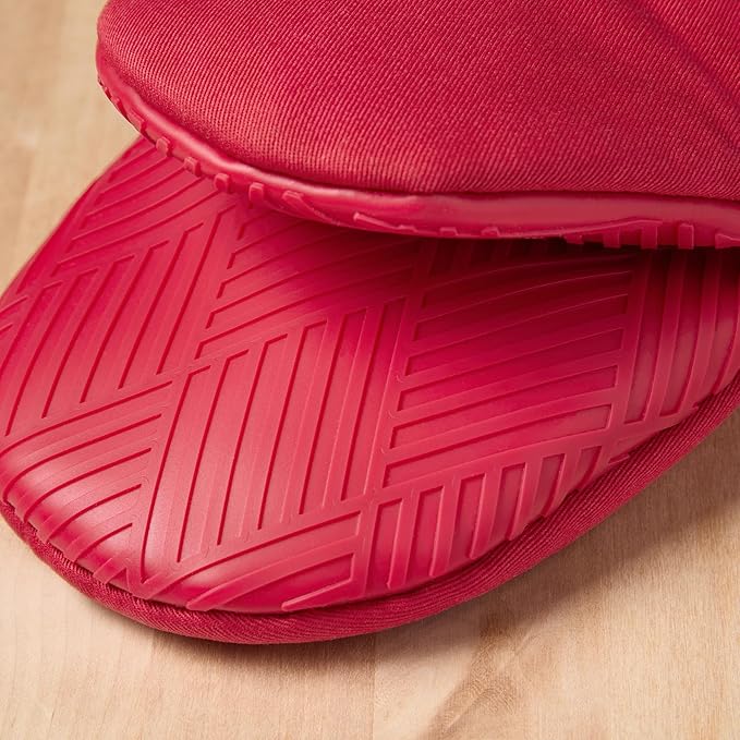 Town & Country Basics Basketweave Soft Silicone Mini Oven Mitt 2-Pack Set, Heat Resistant up to 500F, Flexible Silicone, Non-Slip Grip, Red, 5.5"x8"