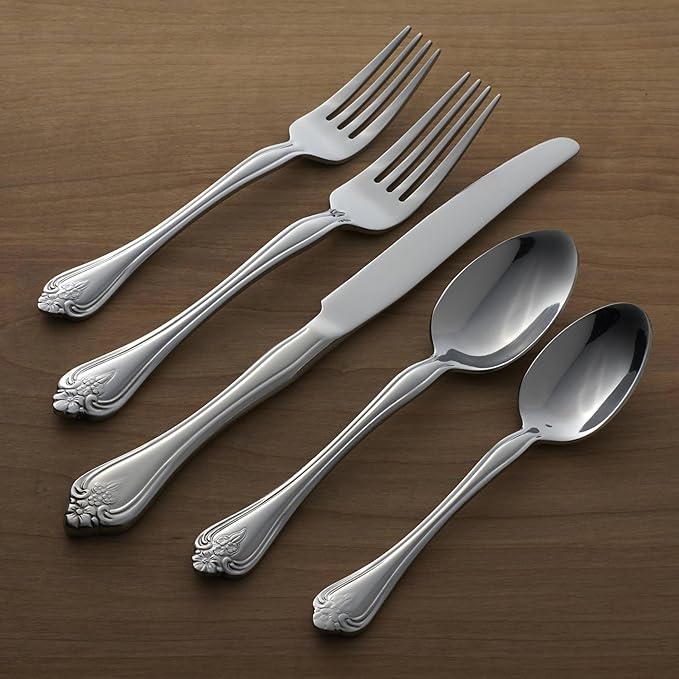 Oneida Silverware Set, Boutonniere 45 Piece Everyday Flatware Set, Service For 8, 18/0 Stainless Steel Silverware Sets, Mirror Finish, Dishwasher Safe, Home And Kitchen Utensils (Silver, 45 Piece)