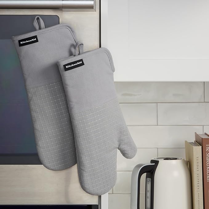 KITCHENAID Gourmet Series Gridlines Oven Mitts 2-Pack Set, Heat Resistant up to 600°F, Soft Silicone Grip, Magnetic Cuff, Matte Grey, 7"x14"