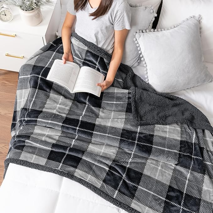 PAVILIA Charcoal Dark Grey Sherpa Throw Blanket for Couch, Plush Flannel Fleece, Soft Fuzzy Cabin for Sofa Bed, Warm Cozy Winter Gift, 50x60