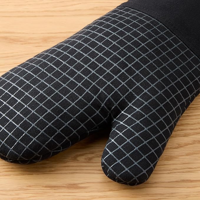 KITCHENAID Gourmet Series Gridlines Oven Mitts 2-Pack Set, Heat Resistant up to 600°F, Soft Silicone Grip, Magnetic Cuff, Matte Black, 7"x14"