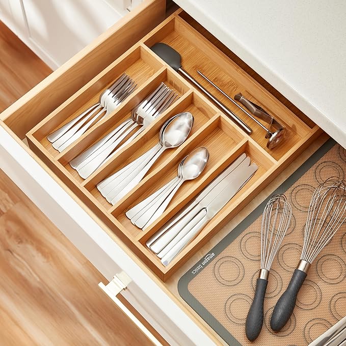 Amazon Basics 20-Piece Stainless Steel Flatware Set with Square Edge, Dishwasher Safe, Simple Design, Service for 4, Silver